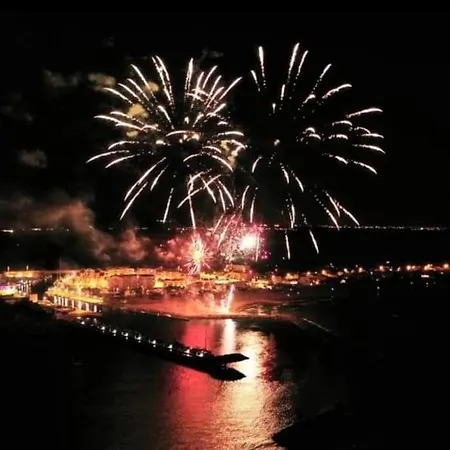 Berea - Les Cormorans - Vue Port Et フロンティニャン