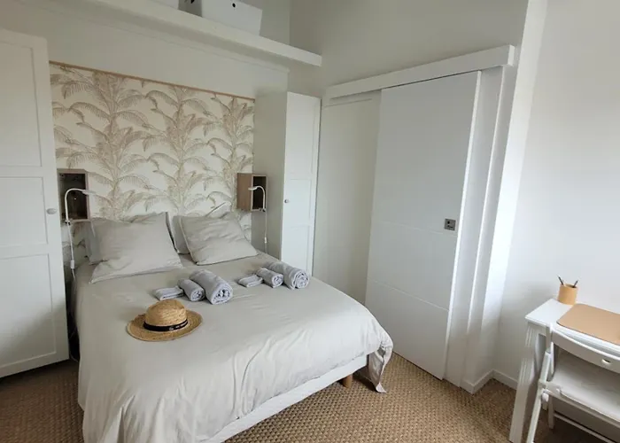 Berea - Les Cormorans - Vue Port Et Apartment